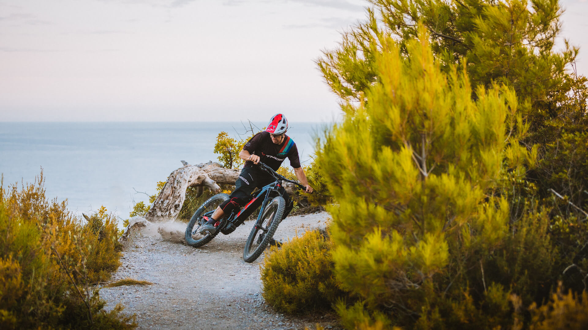 Thok Ebikes - MIG elettrica in azione - pedalata assistita senza compromessi 